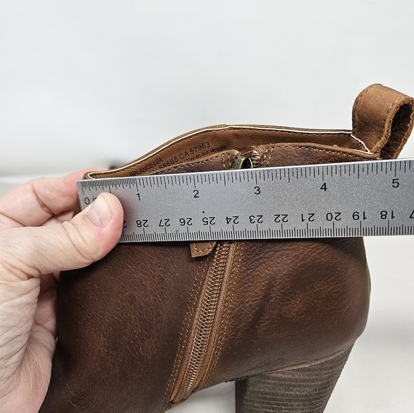 BP. Lance Womens Cognac Leather Booties Sz 8M Wood Block Stacked Heels Winter - Picture 11 of 13